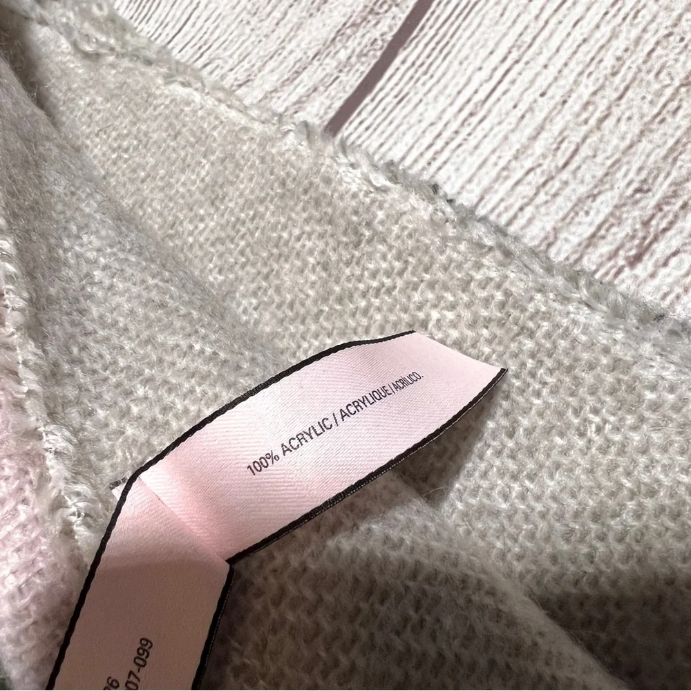 Victoria Secret Throw Blanket - Picture 10 of 15